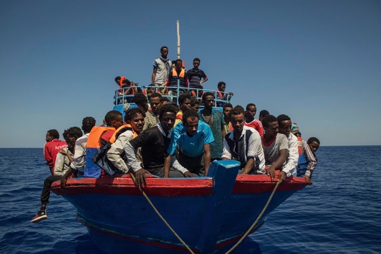 N° 001 Hugues MOUTOUH : «Le mot “migrants” traduit un parti pris idéologique que nous devons refuser»