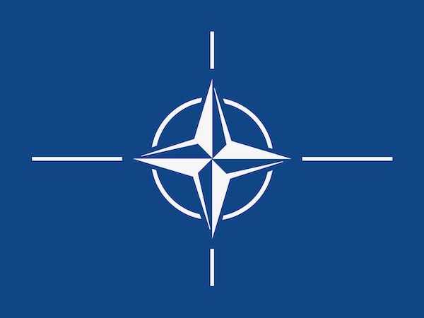 0 2022.10.18 drapeaux Ukraine Otan Russie 800 - 2 copie