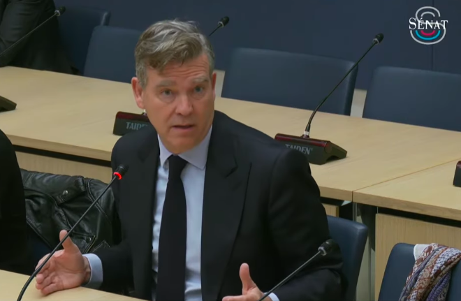 N° 580 Quand Arnaud MONTEBOURG réveille et secoue durement  les sénateurs